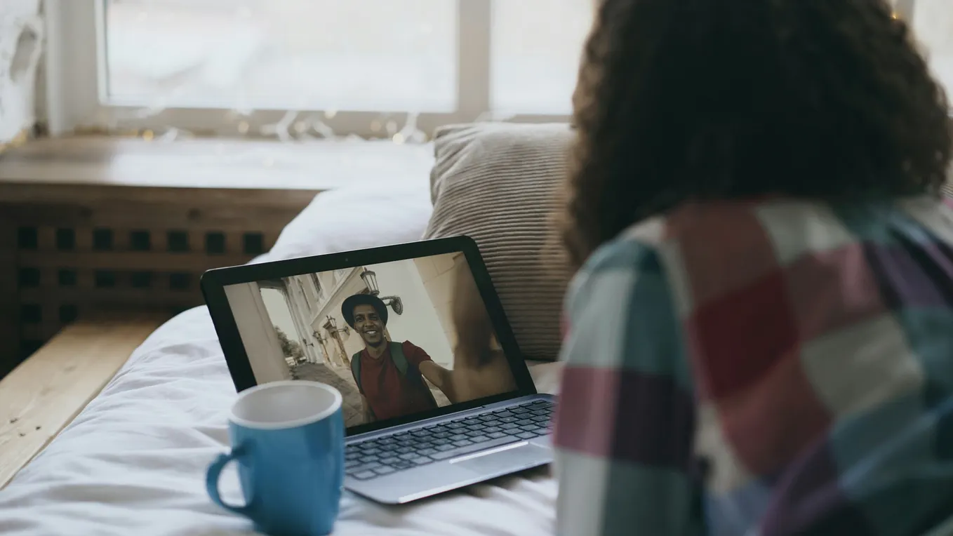 Why Online Connections Feel So Powerful So Fast