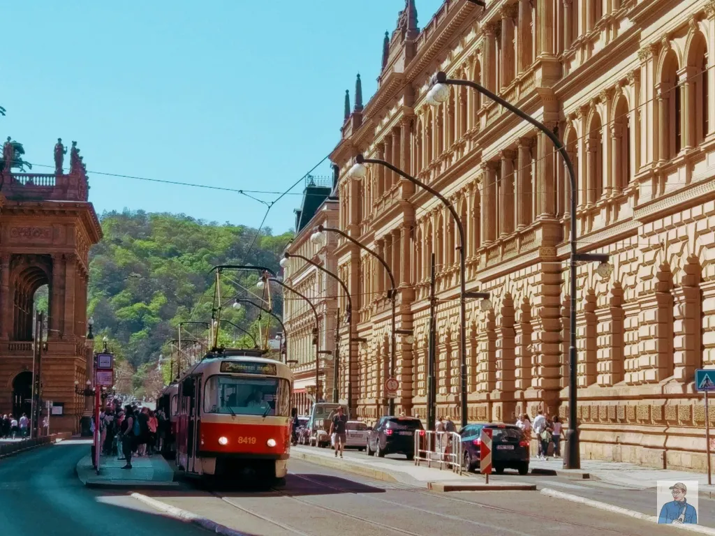 錢幣9正逆位牌義解析｜經驗分享｜偉特塔羅【正位】 錢幣9正位土元素9號牌又名：錢幣9、星幣9、五角星9、Nine of Pentacles  俗稱小貴婦牌，一位貴婦悠閒地站在屬於她的莊園之前，這座莊園種滿昂貴的葡萄，果實纍纍，一隻蒙面的鳥停佇於她左手，她坐擁財富、物質，也有豐收 ...