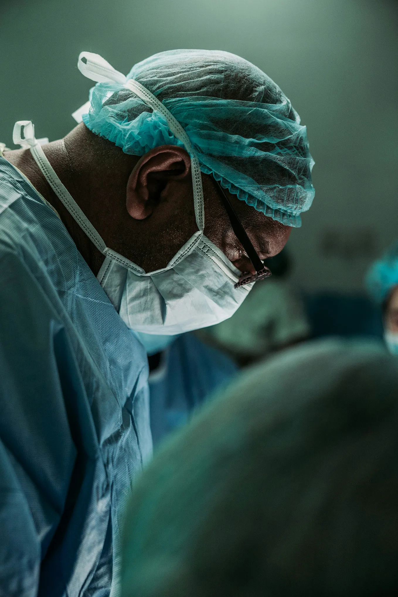 Image of a surgeon conducting a surgery