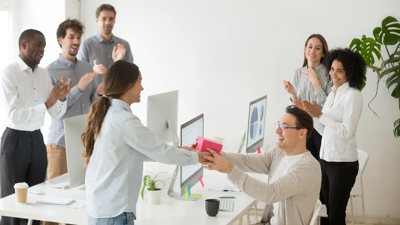 2024 Team Appreciation Gifts Ideas that Will Boost Your Team’s Spirit