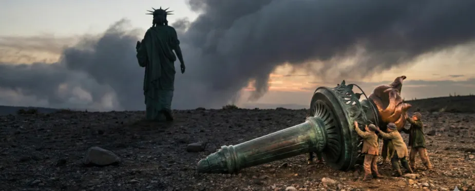 An image of the statue of liberty walking away from the torch of freedom that a few people dressed in rags try to lift up.
