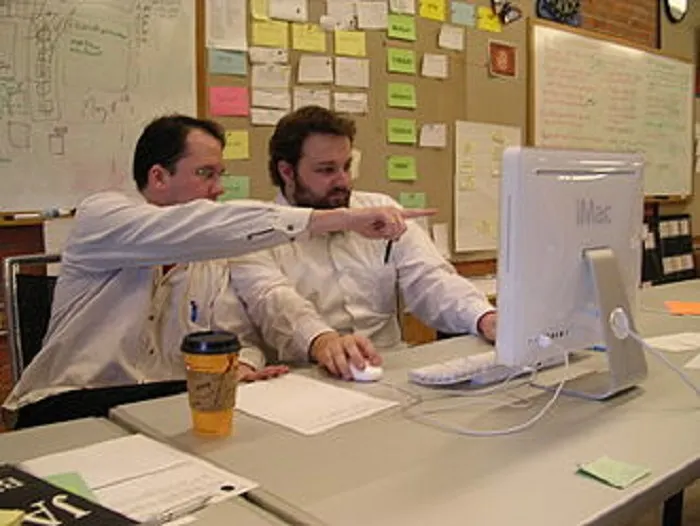 Two Heads Are Better : Advantages of Pair Programming