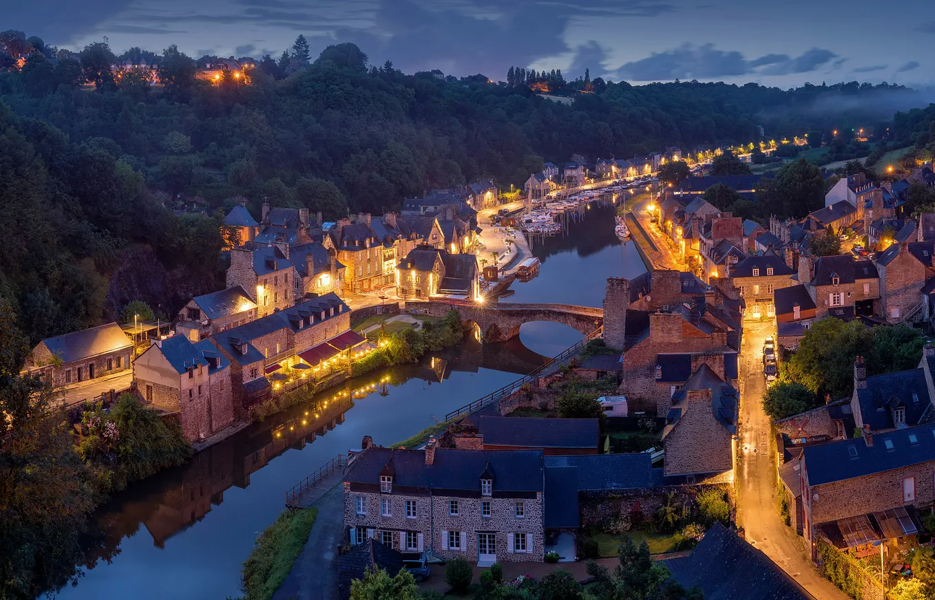 Why Americans Quietly Start Hating Europe After They Move There