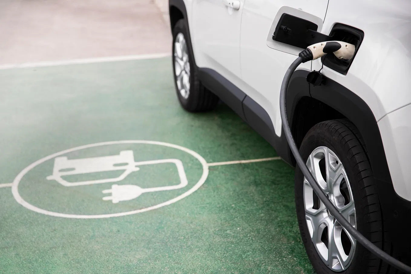 The Rise of Electric Vehicle Rentals: How Car Rental Companies Are Adapting to Growing Demand