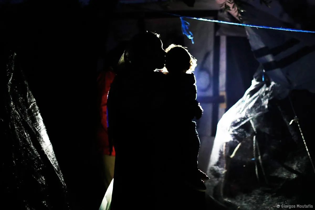 Families with children are trapped in Moria refugee camp in squalid conditions. Credit: Giorgos Moutafis/Oxfam