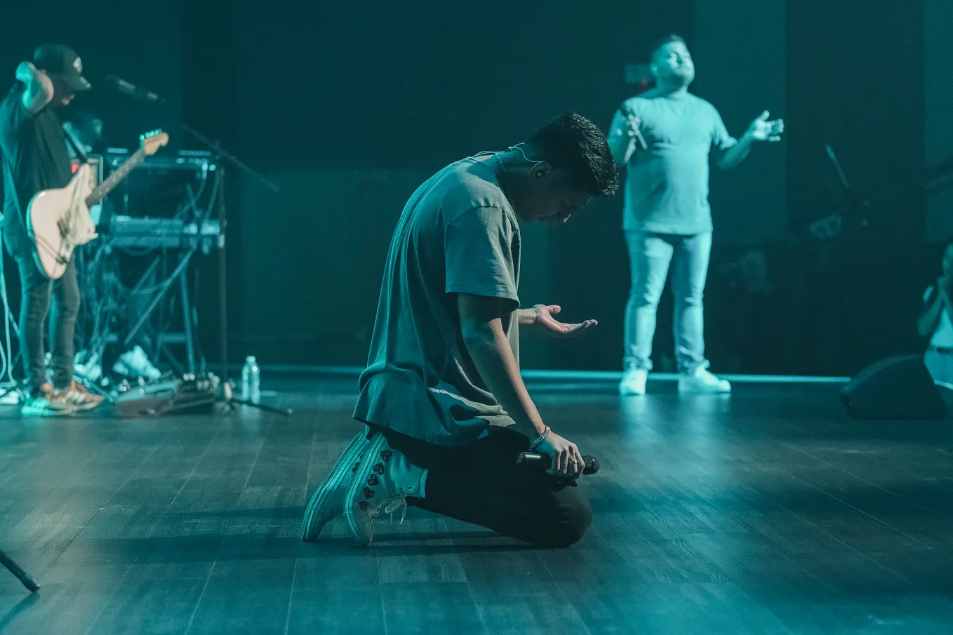 12 Christian Worship songs to hear when you feel low