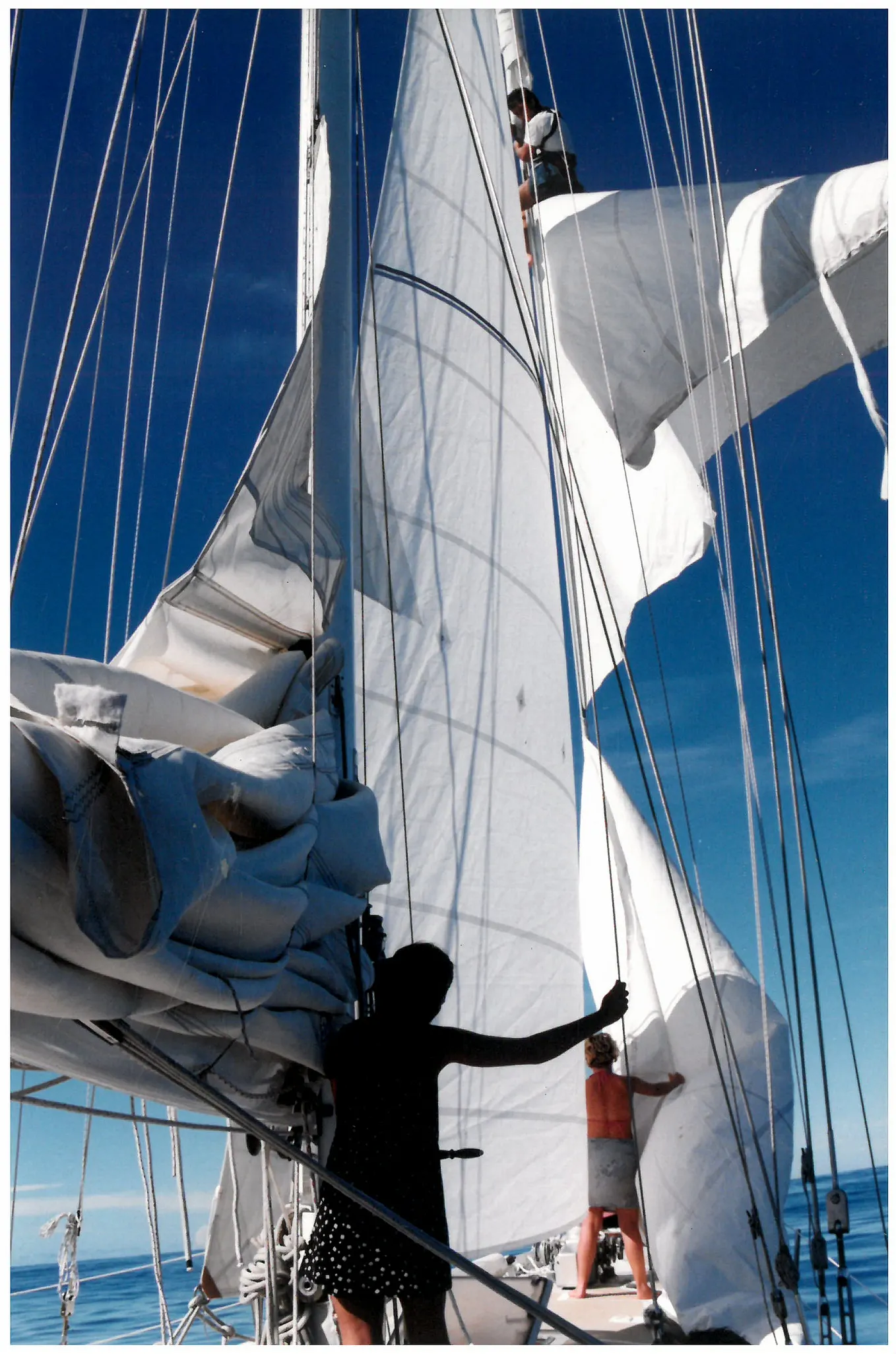 The photo of a sunny day that allowed us to do the repairs on the sailing boat in the middle of the Atlantic.