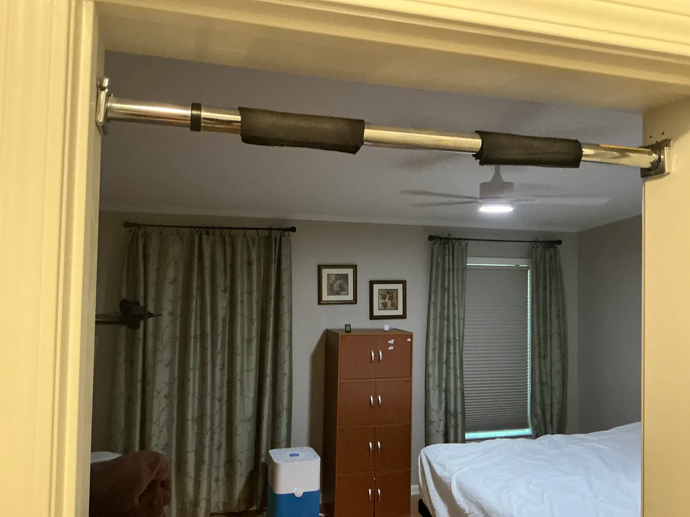 Doorway pull-up bar