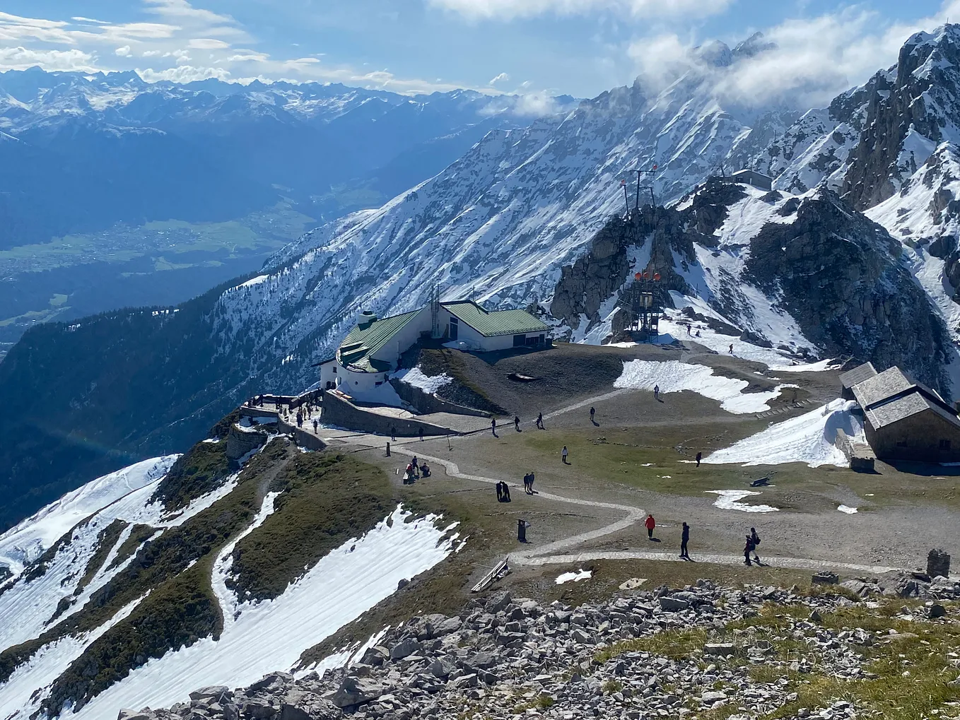 Beginning of the Hefelekarspitze (Summit) footpath from the Hefelekar. mountain station