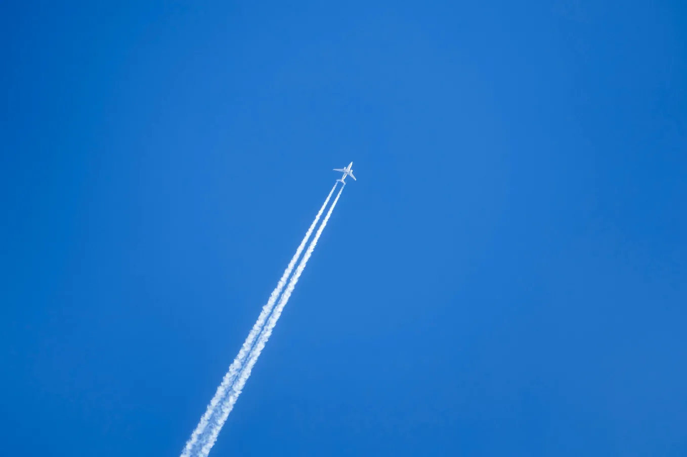 Contrails vs Chemtrails: Water Vapour or Poison?