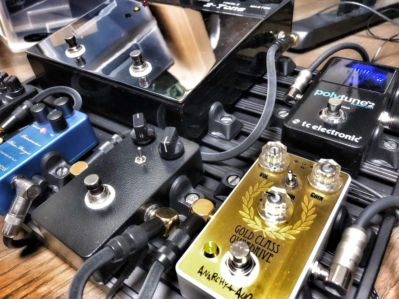 BadCat 2-TONE の真空管交換. 先日中古で安く BadCat 2-TONE