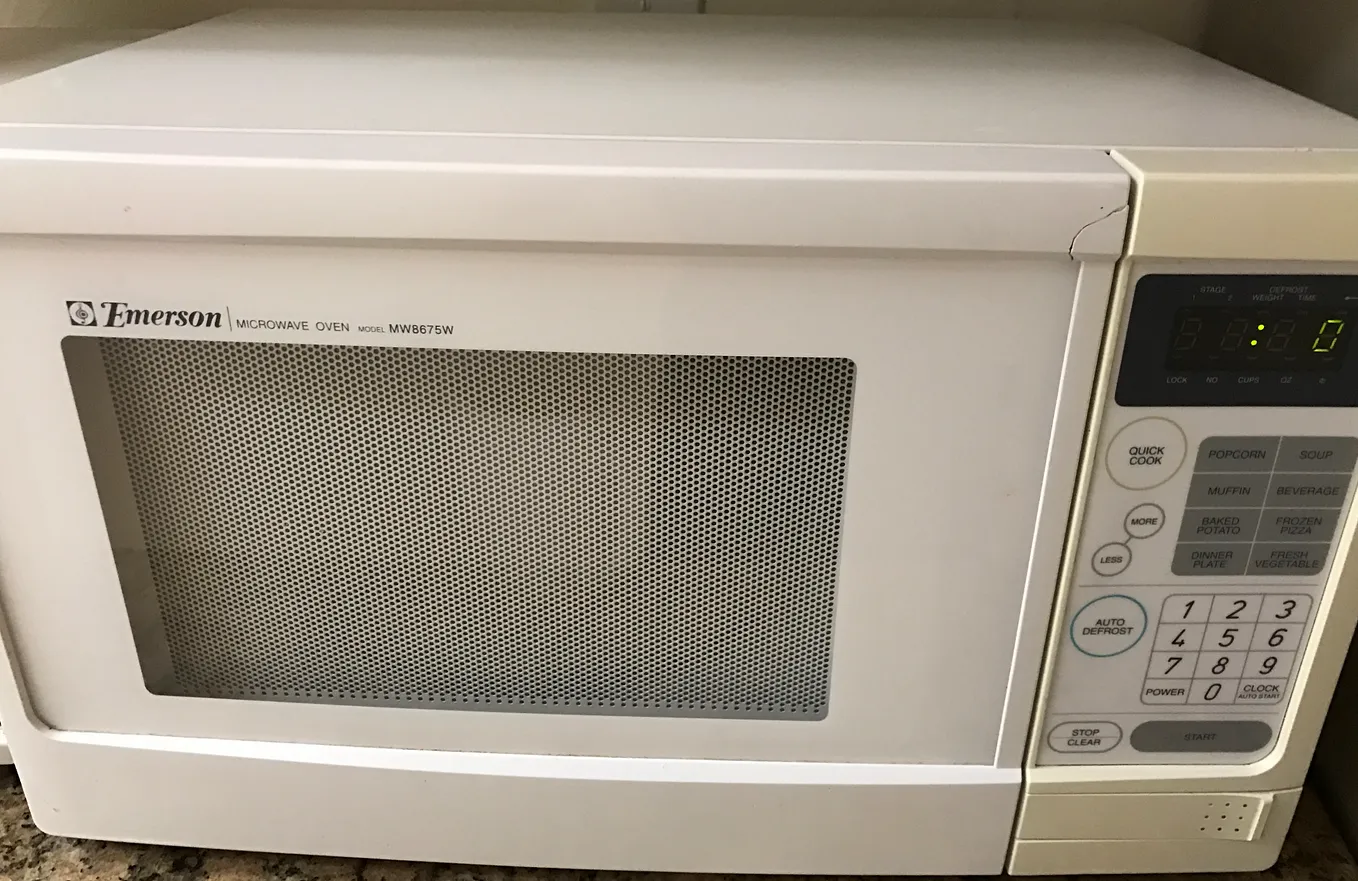 Emerson MW8675W microwave oven teardown: salvaging the LED display