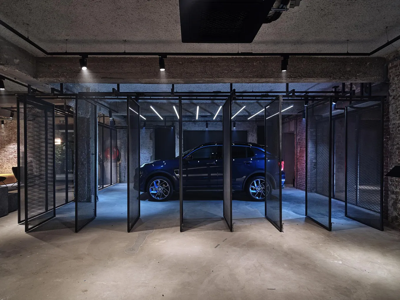 [EN] The automotive industry needs to restage its spaces