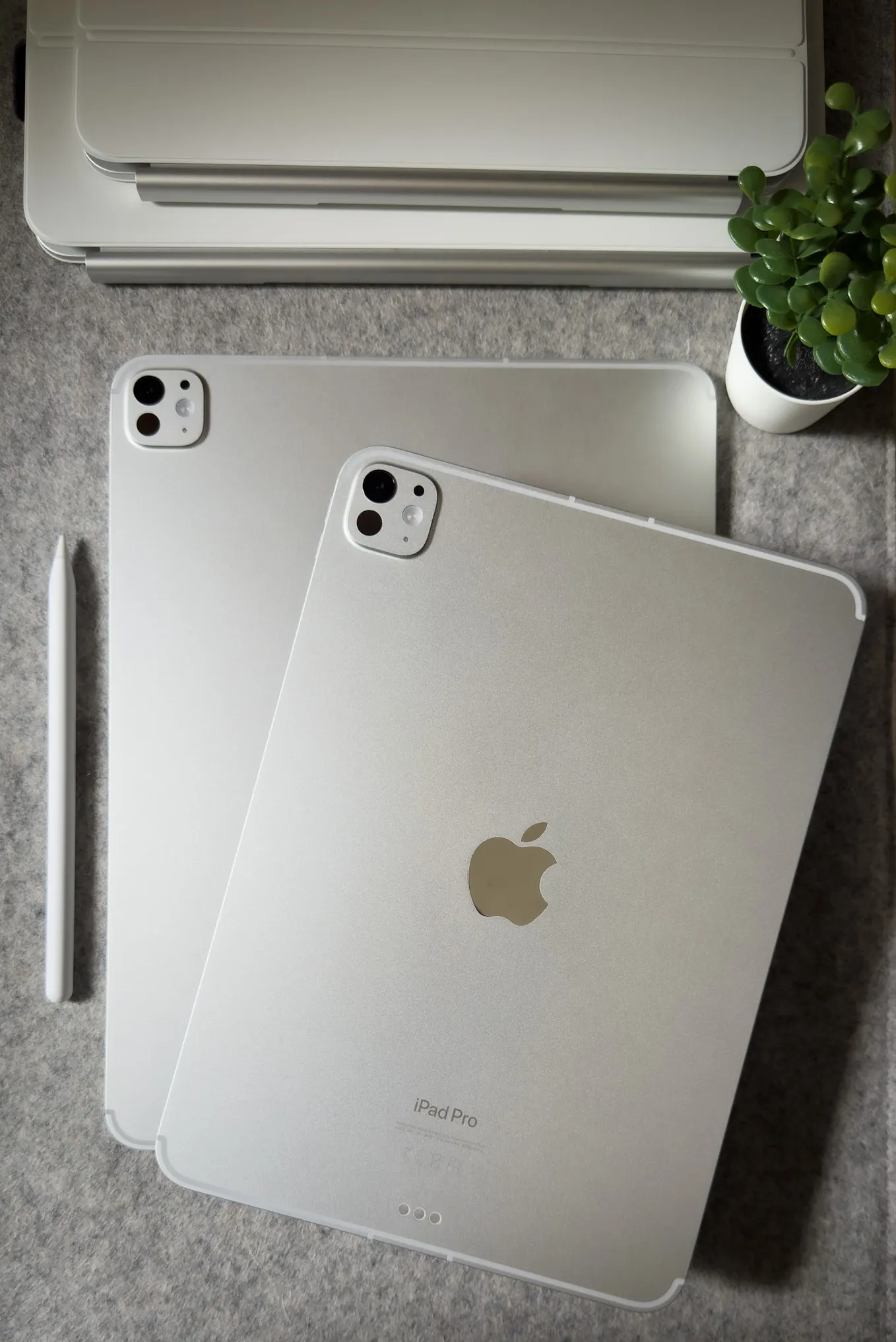 Apple iPad Pro シルバー 本体 + Apple Pencil Amazon.com : Apple iPad Pro 2018 (11-inch, Wi-Fi + Cellular, 256GB
