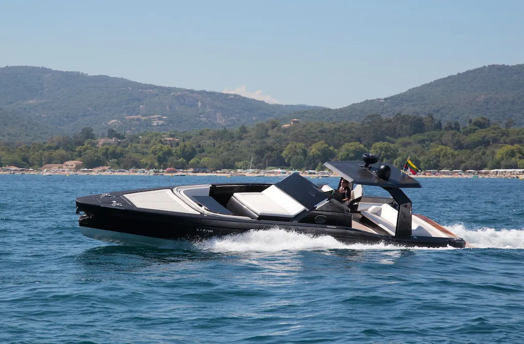 Float: A Millionnaire Yacht for 99 euros on the French Riviera