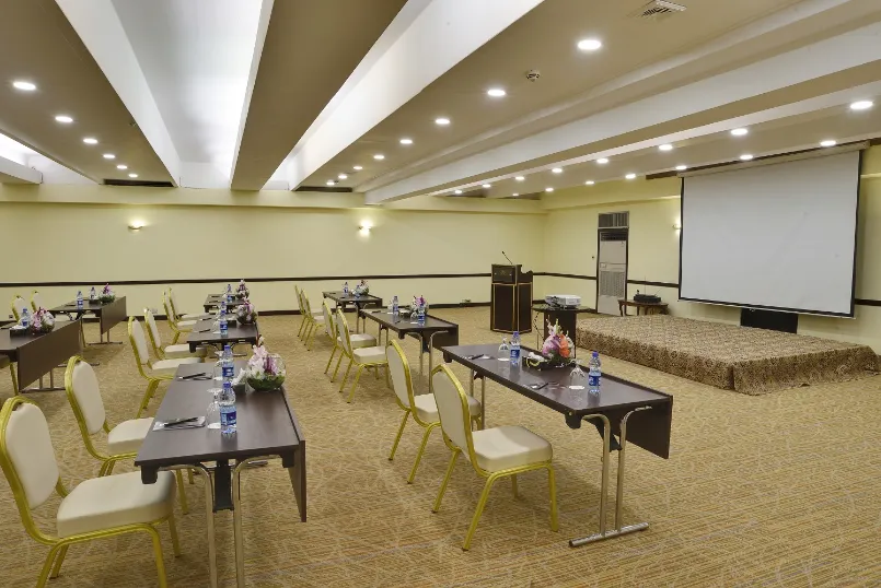 Unveiling the Best Event Halls and Conference Spaces on Shahrah-e-Faisal, Karachi: A Blend of…