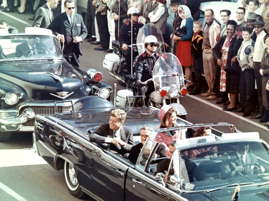 Kennedy Car just before shots fired in Dallas