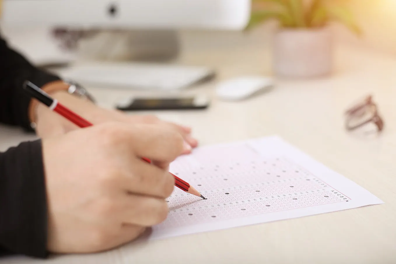 IELTS, TOEFL, CAE, or FCE: How to Choose an English Language Test
