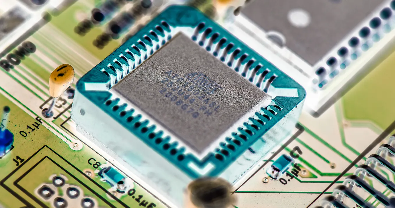 Creating a dual servo motor controller PCB | by Machina Speculatrix ...