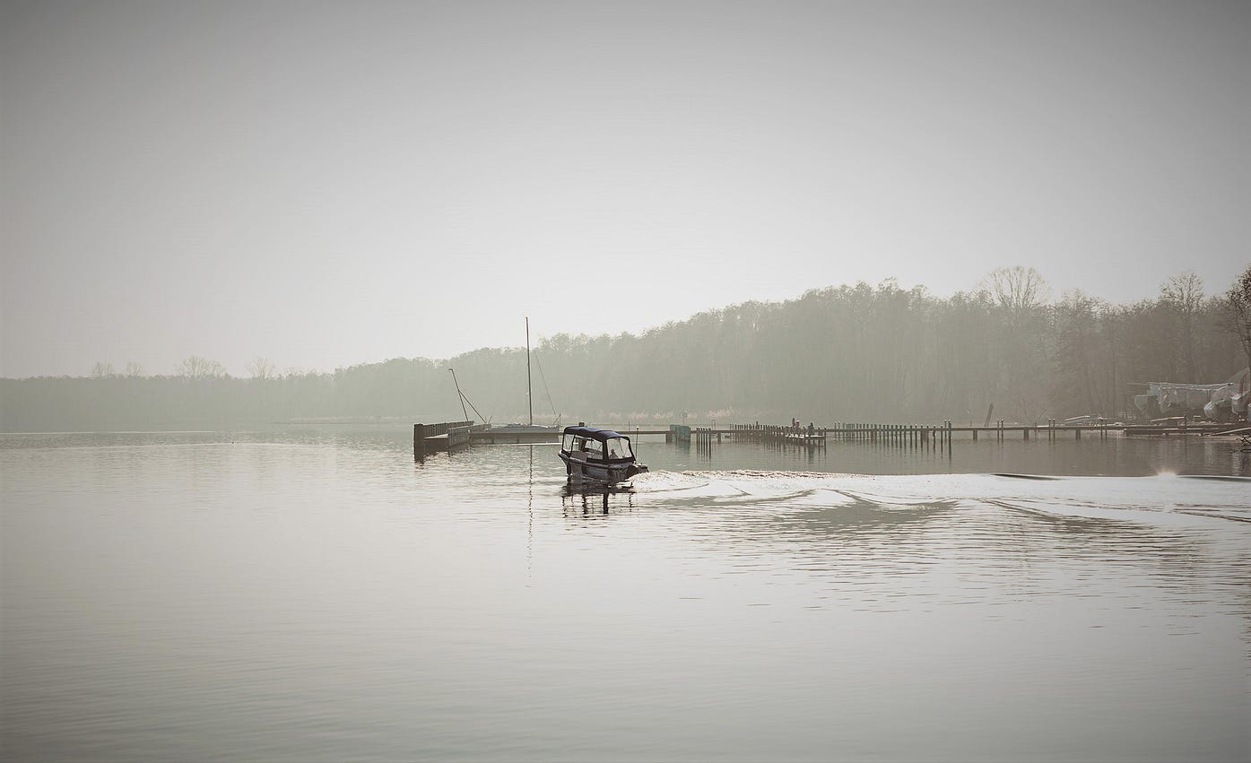 Müggelsee small boat in the mist - Photo by Sean P. Durham, Berlin, 2023 Copyright.