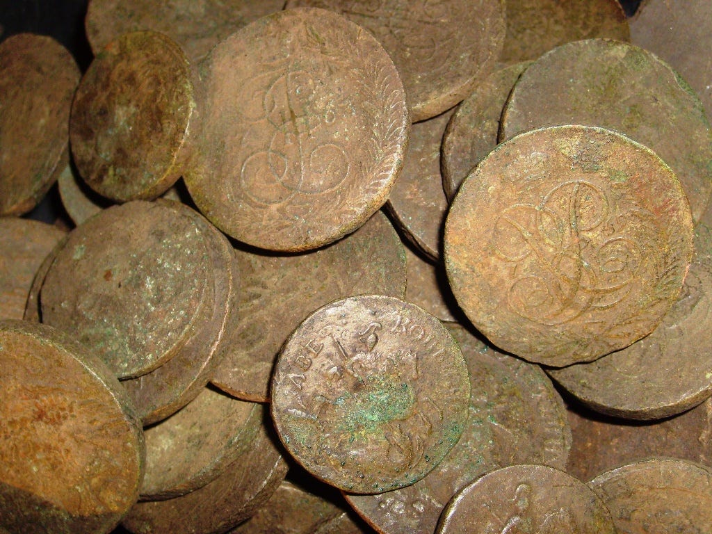 К чему снится находка. Старинные монеты. Старинные монеты клад. Находка старых монет. Монеты старинные находка.