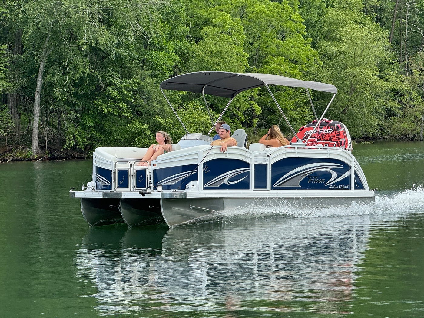 Austin Pontoon Boat Rentals for Group Parties and Lake Memories