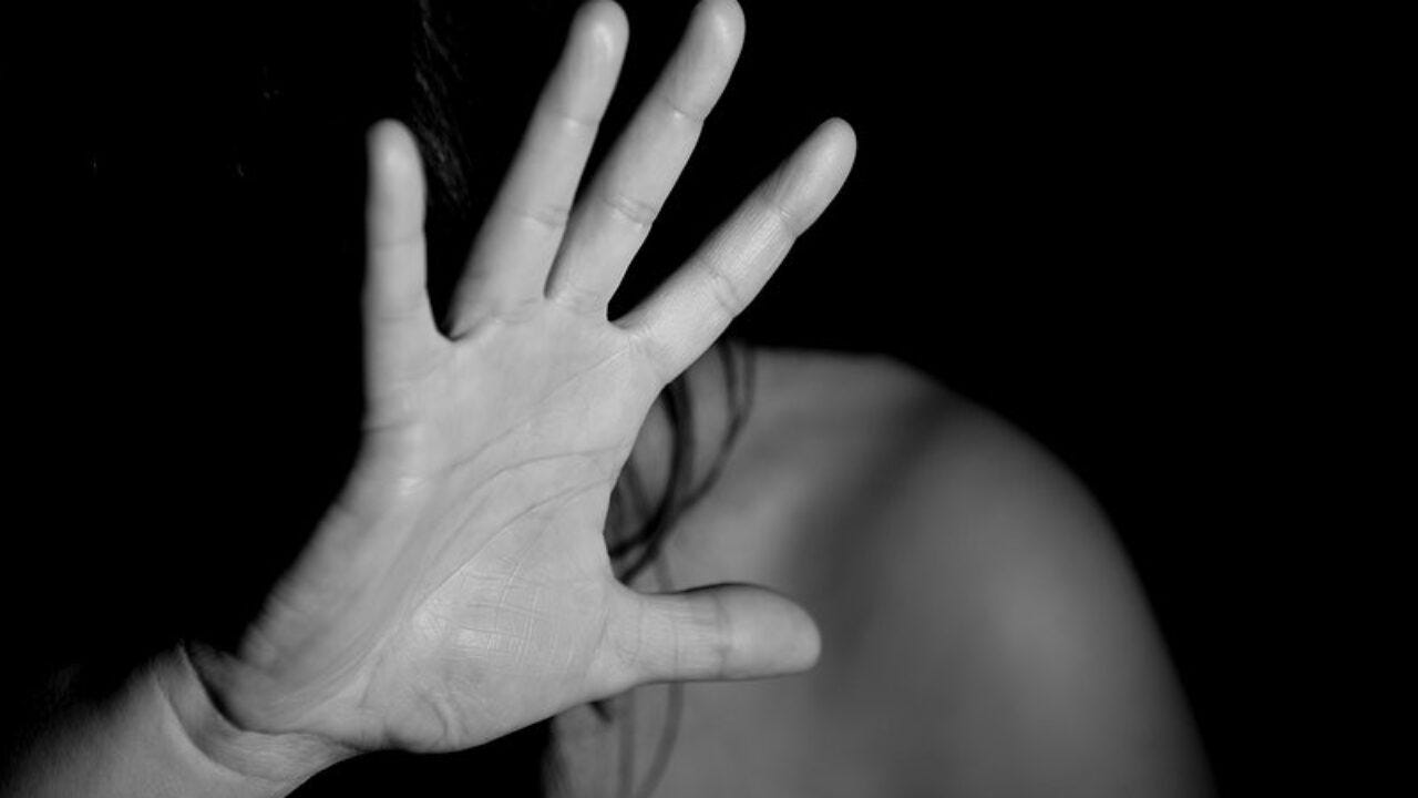 Fiesole, donna in fin di vita dopo aggressione del marito con una roncola
