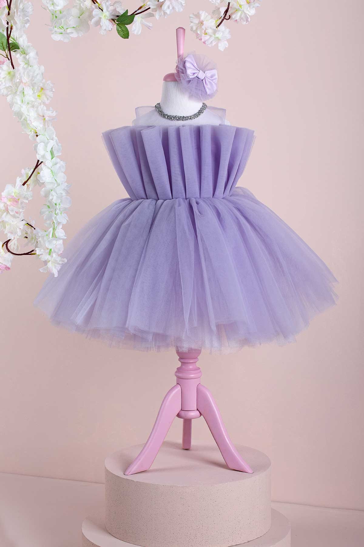 Lilac Color: A Perfect Choice for Spring and Summer Outfits for Girls, by  THA Dressing