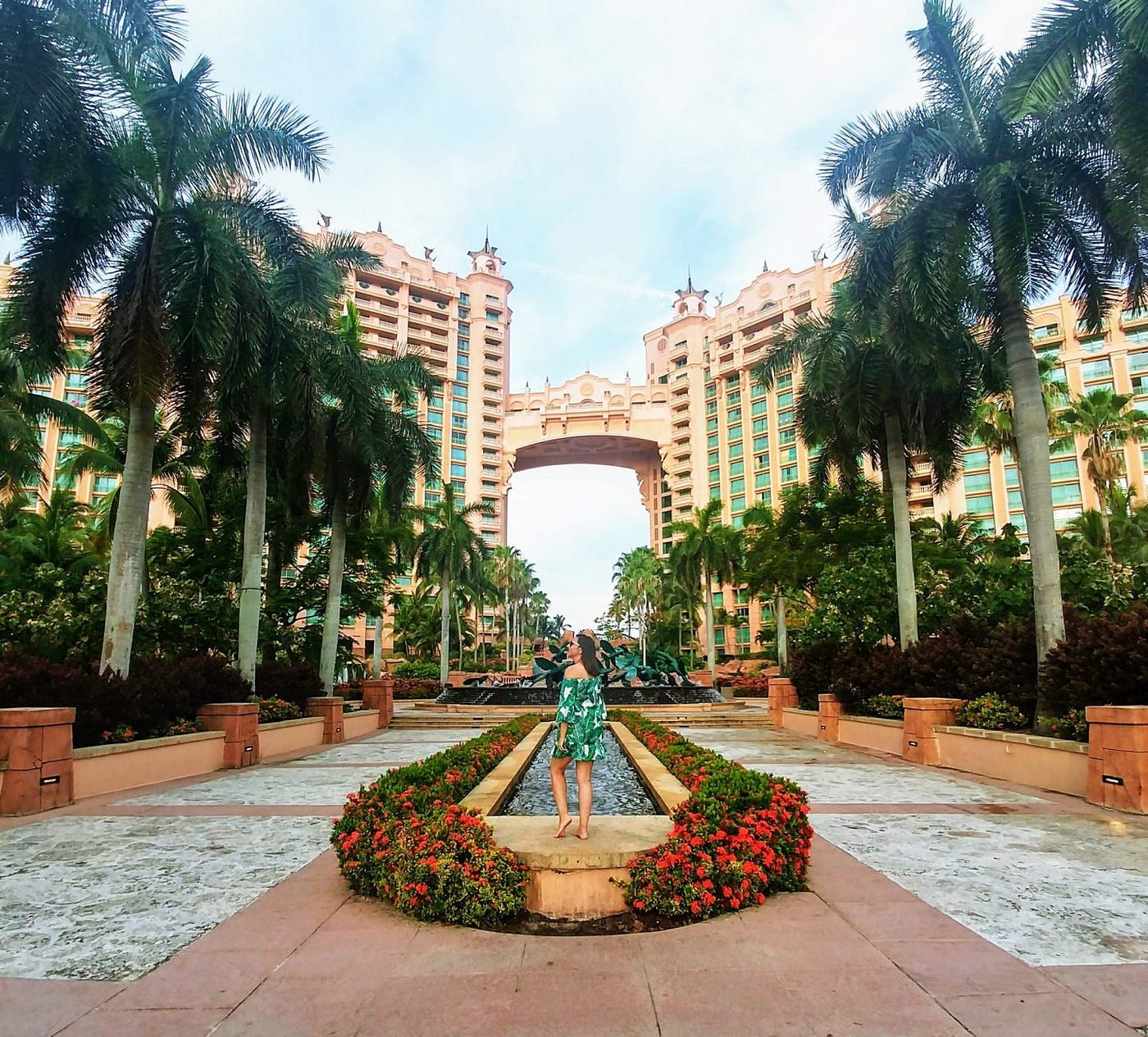 Walking Paradise Island Bahamas - 0*1TLrmTr45ruyHAuh