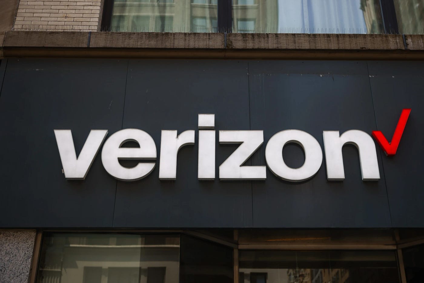Seniors Targeted by Threatening Scam Calls: Verizon’s Inaction Raises Concerns