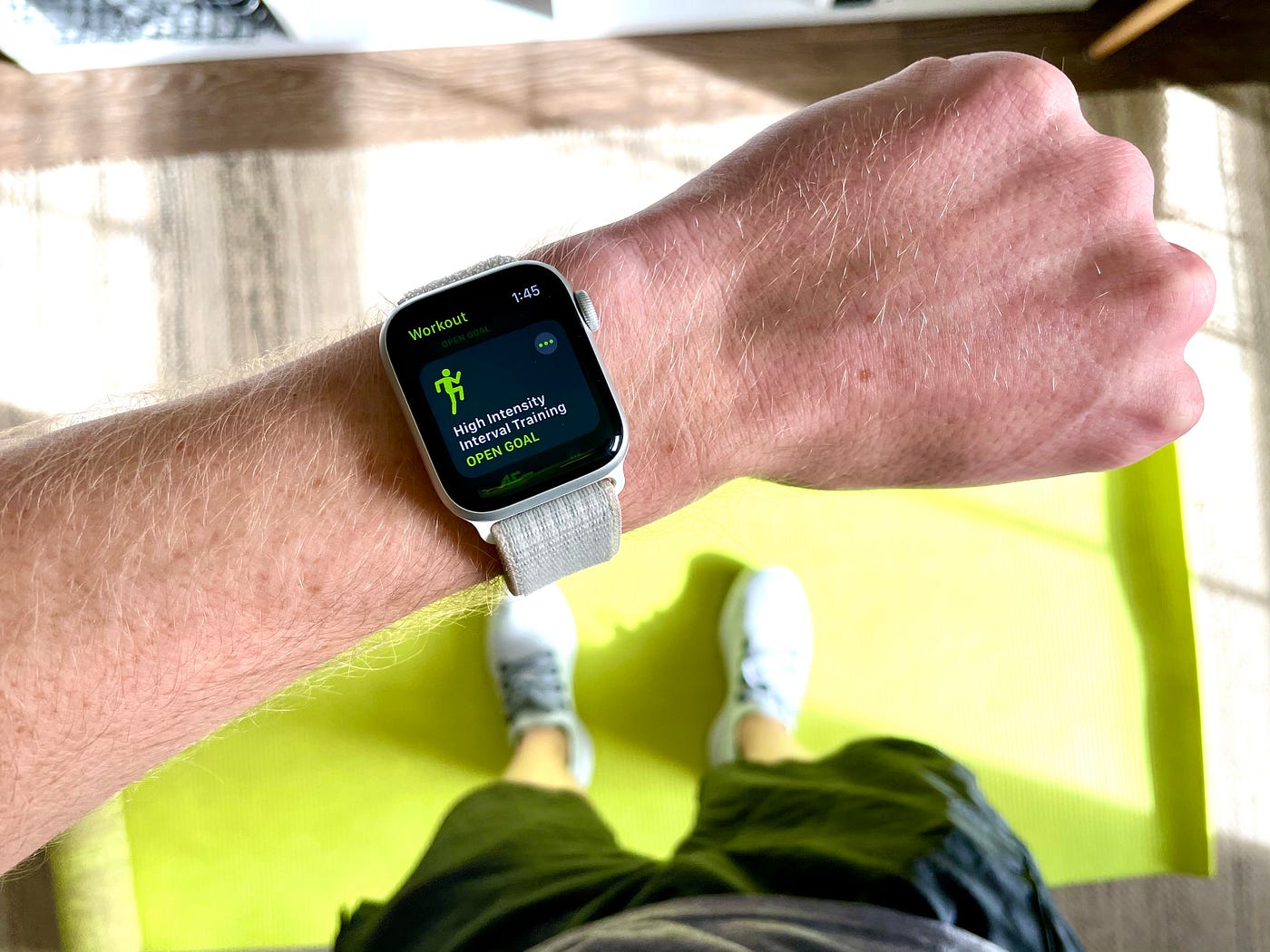 A UX researcher's review of the Apple Watch | by Clark | UX Collective