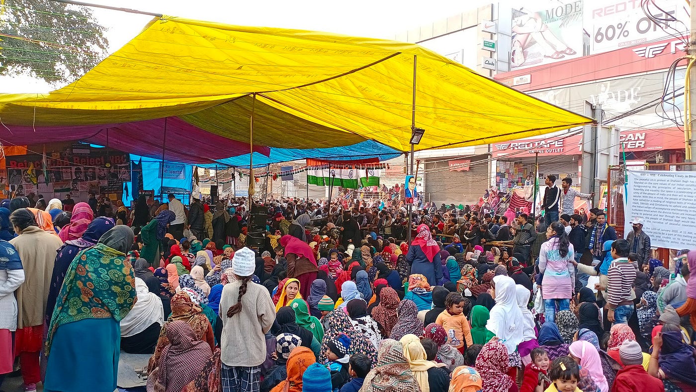 Anti CAA Protests: Crowd at Shaheen Bagh blocking the road