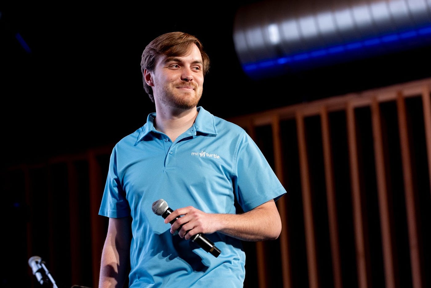 Benjamin Arts on the AngelCon stage