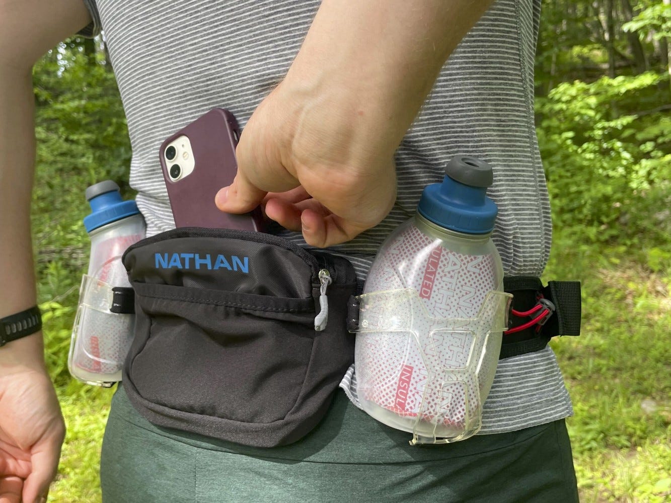 Nathan SpeedDraw Plus Insulated Flask, Handheld Running Water Bottle. Grip  Free for Runners, Hiking etc : : Sports & Outdoors