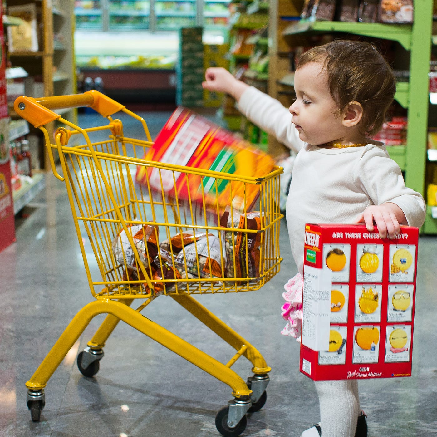 Photo by David Veksler on Unsplash — o possível culpado das compras entre cervejas e fraldas