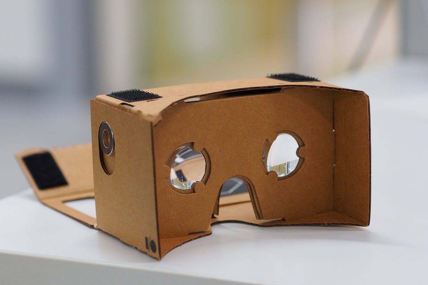 Google Cardboard Porn - Making a VR (Google Cardboard) Headset with almost any kind of magnifying  glass | by Lakshya A Agrawal | Medium