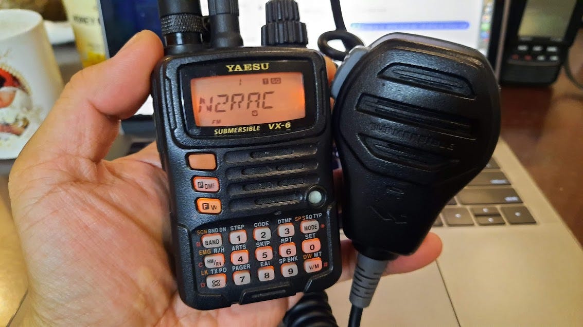Yaesu VX-6R Review. A sturdy and reliable subcompact analog