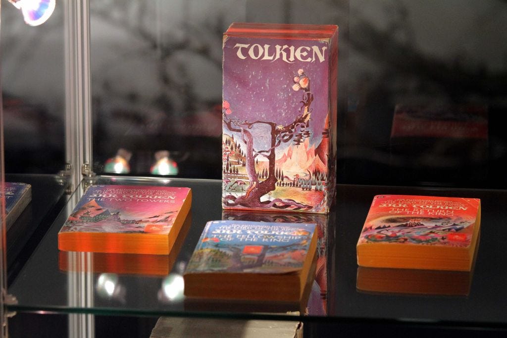 The World of Tolkien: 7-Book Boxed Set