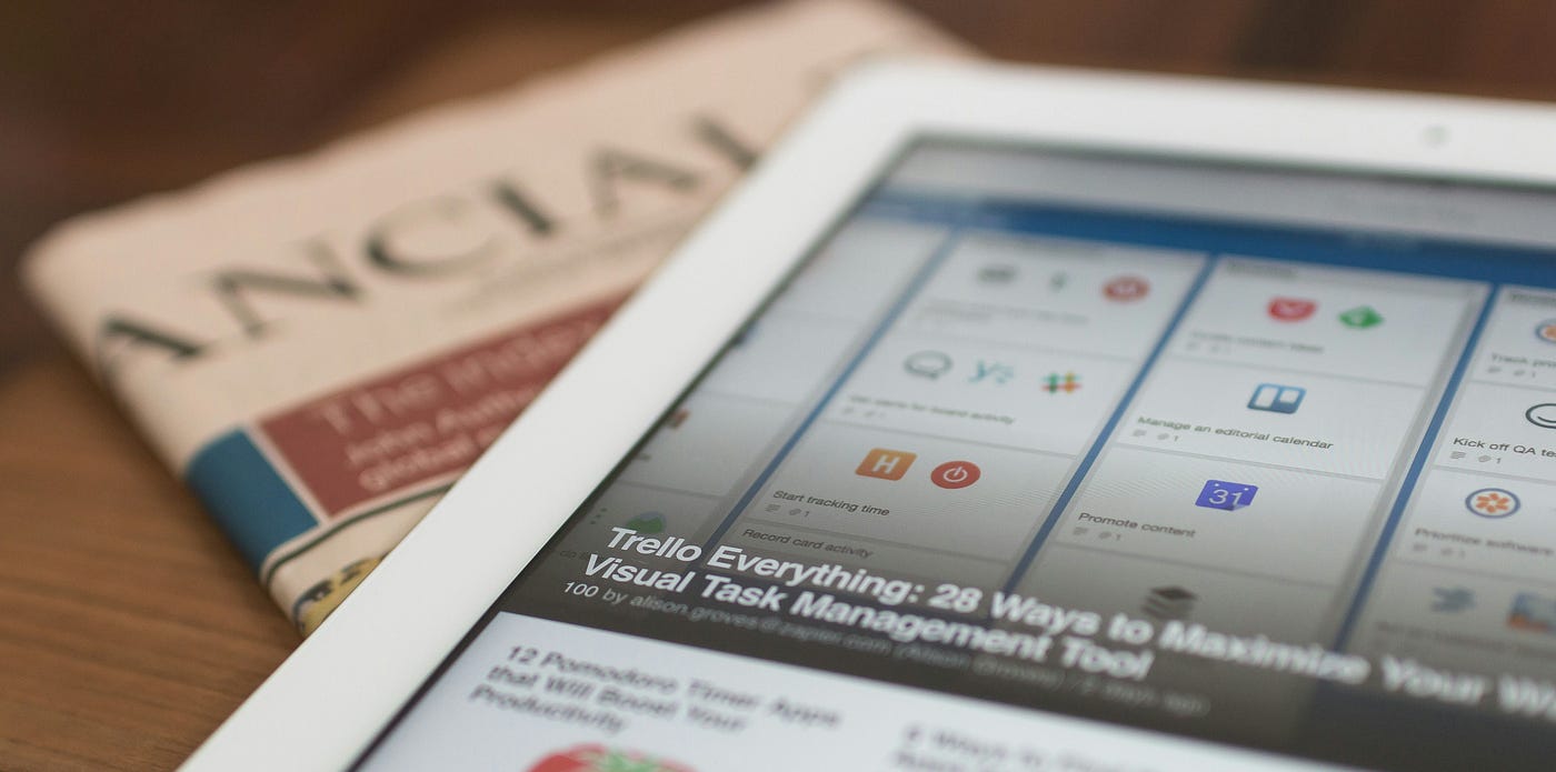 Ada yang masih sering baca berita di internet secara utuh? Foto oleh Matthew Guay di Unsplash