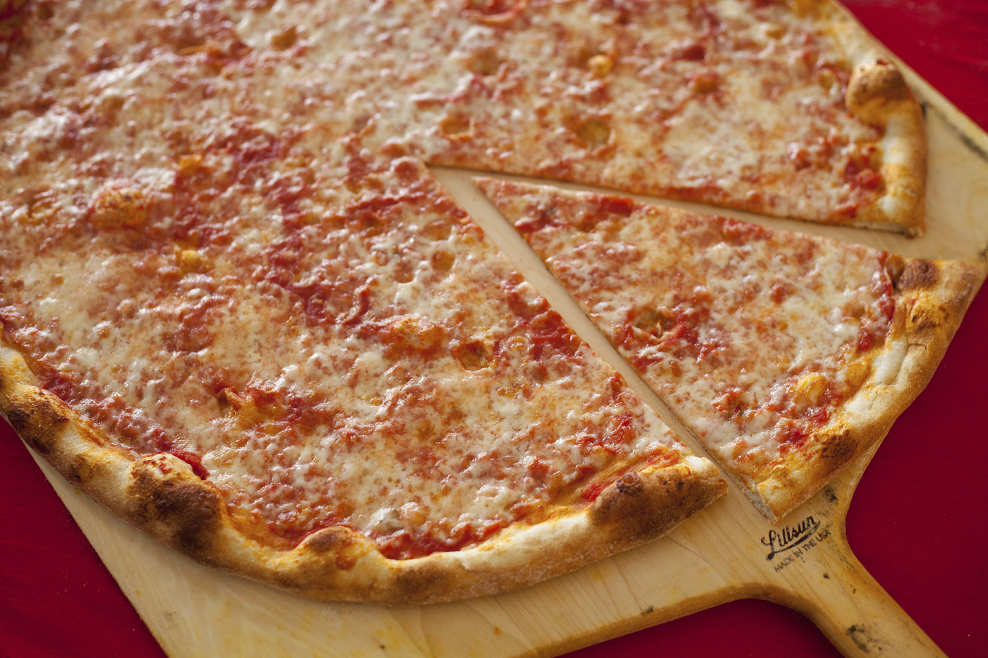 диаметр 40 см пицца. на сколько режутся пицца. нарезка ингредиентов для пиццы. пицца диаметром 20 см. порезать на четверти пиццу.