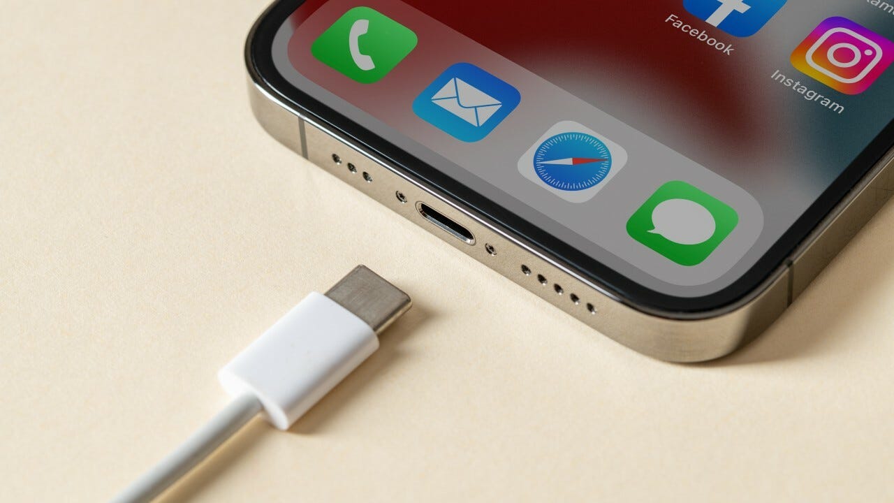 One Analyst Thinks the iPhone 8 Will Still Have a Lightning Connector With  USB-C Adapter for Europe - MacRumors