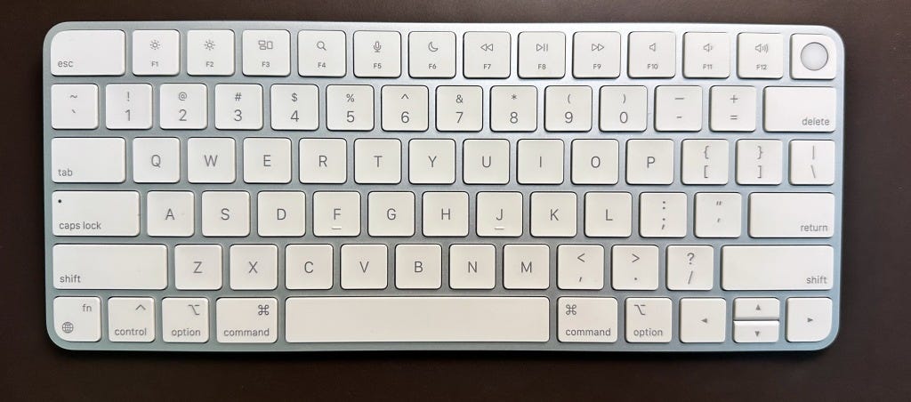 Magic Keyboard with Touch ID and Numeric Keypad for Mac models with Apple  silicon - French - White Keys - Apple