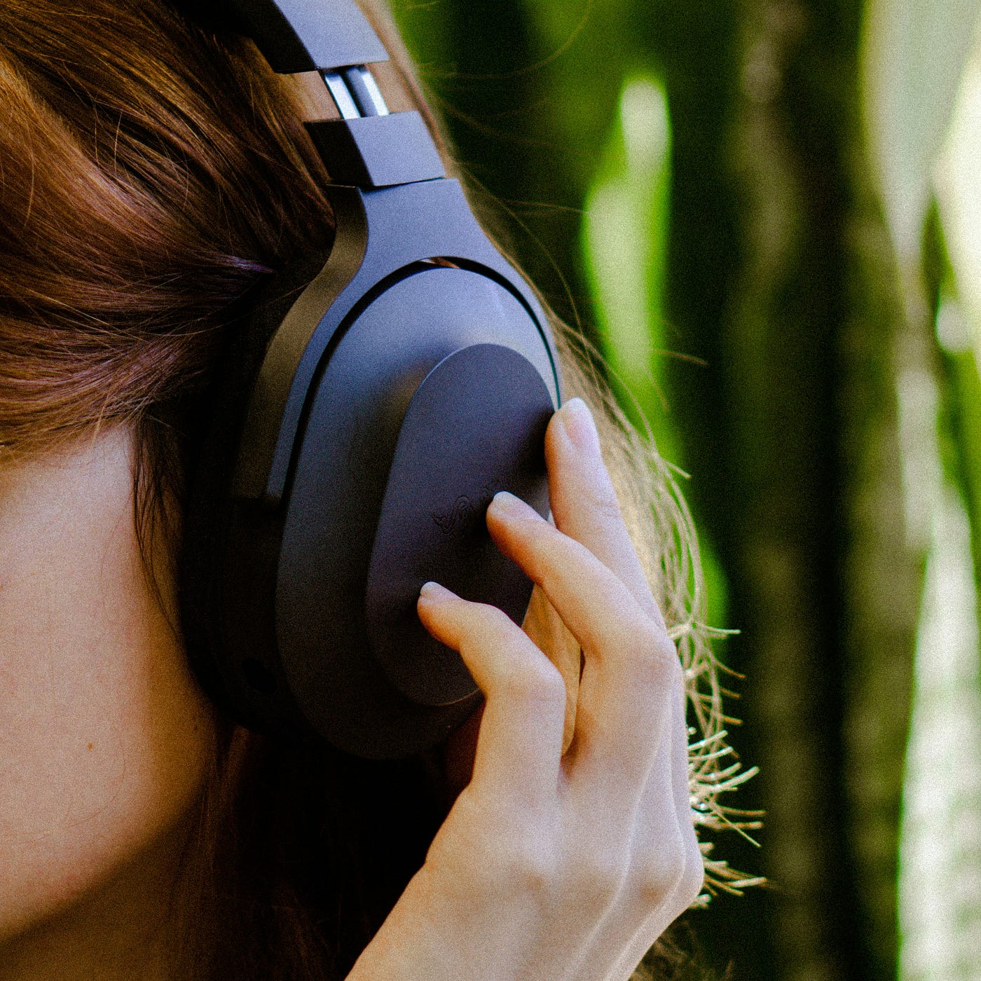 A girl is listening to music in Razer Barracuda X