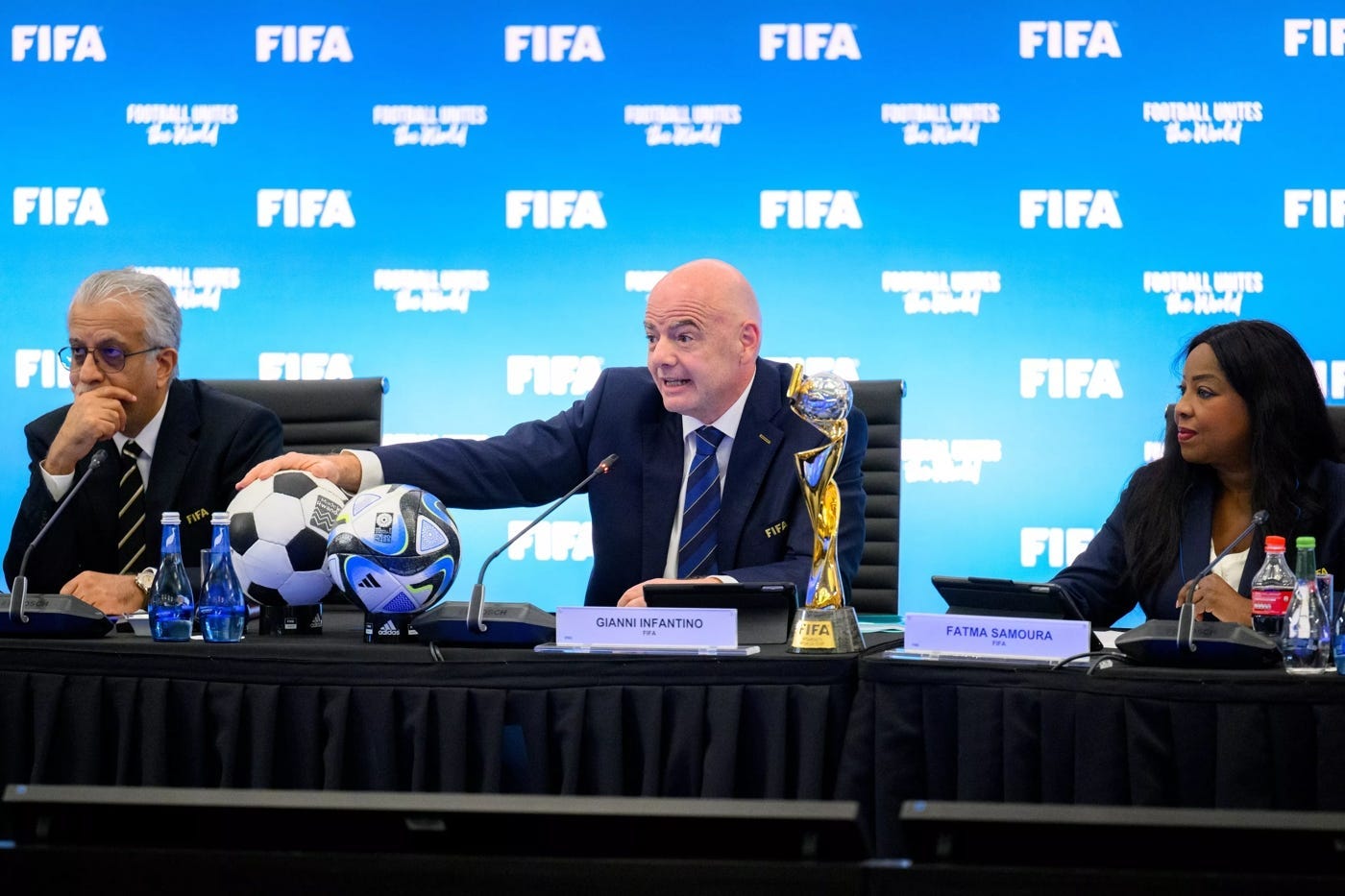 Un Mundial para la FIFA, un Mundialito para las confederaciones