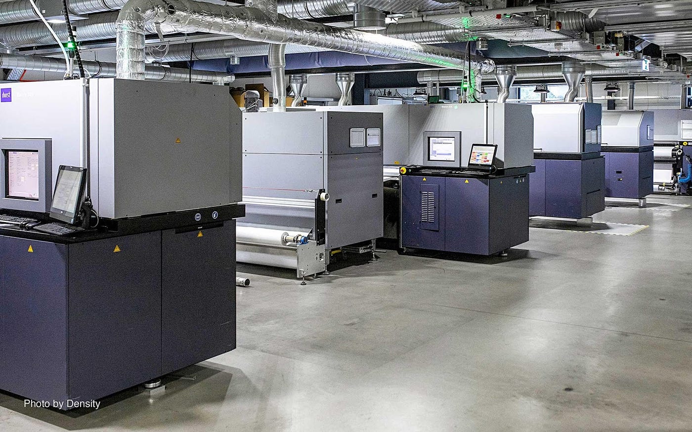 The print room of the Moss site in Lennestadt (Germany), with Durst 1.6, 3.2 and 5-meter printers that feature either UV-curable or sublimation inks.