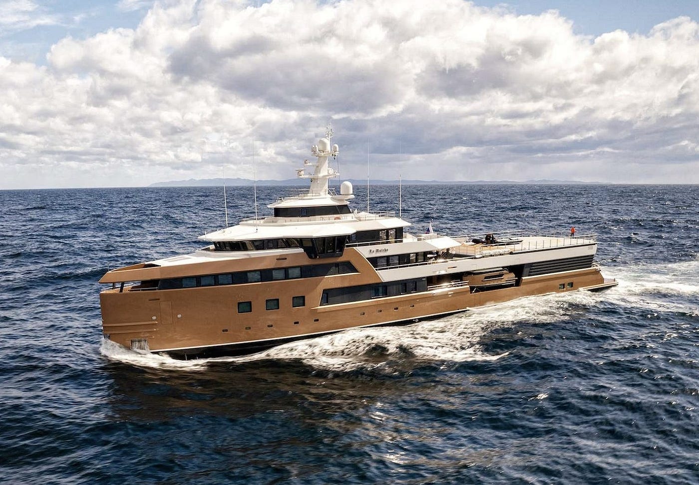La Datcha: Damen 77 m Flagship Expedition Yacht