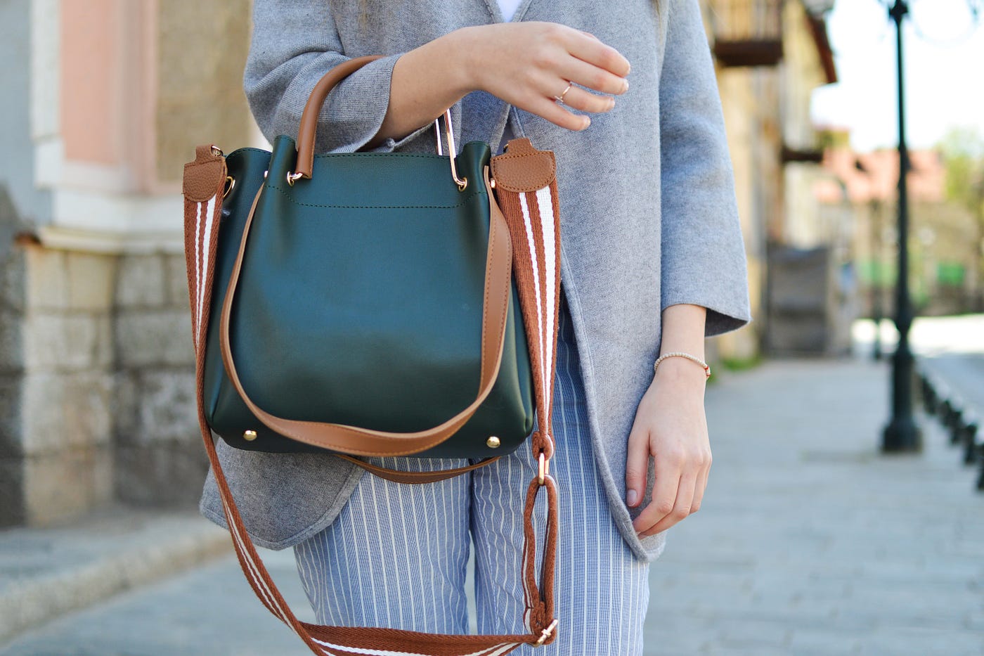 ▷ ¿Por qué son importantes los bolsos para las mujeres? | by Amari Bolsos |  Medium