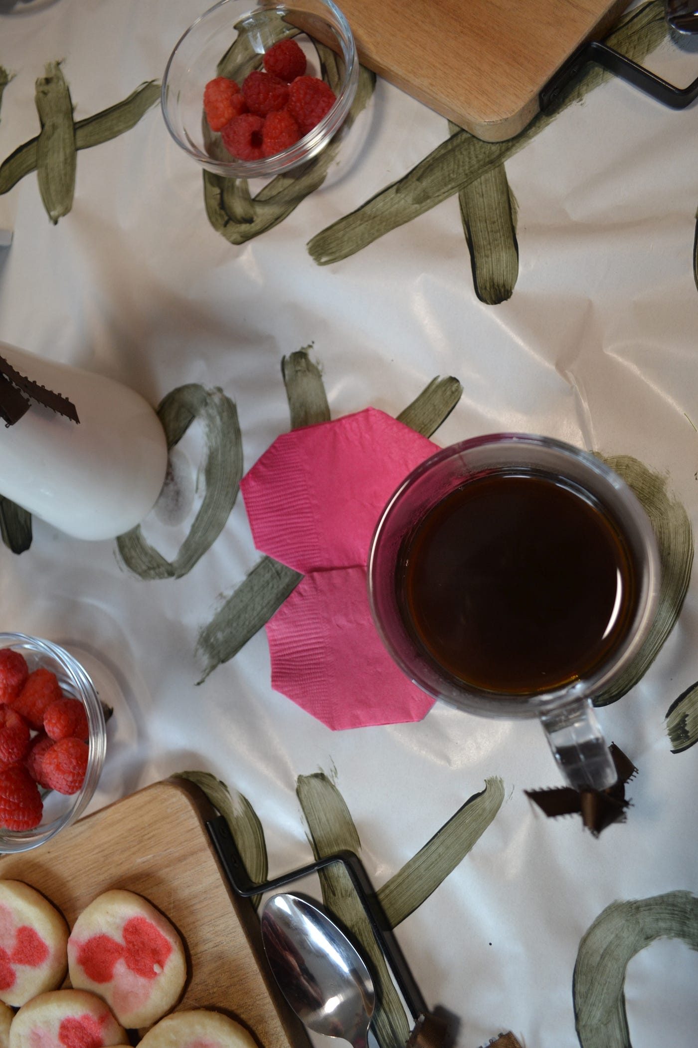 How to Make A Repeating XO Valentine’s Day Paper Table Runner