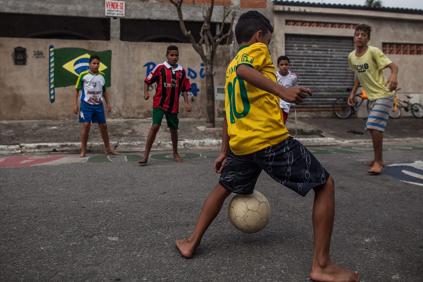 O mundo nas categorias de base do futebol no Brasil
