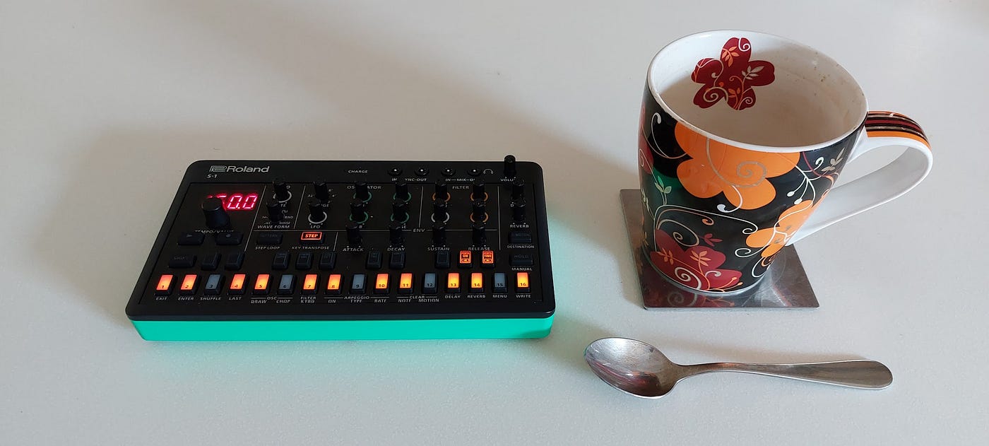 Roland S-1 “Tweak” Synthesizer. A pocket-sized poly that Roland S-1 “Tweak” Synthesizer. A pocket-sized poly that